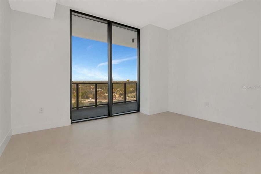 Spacious, unfurnished interior of a new home in , Tampa (Image 23).