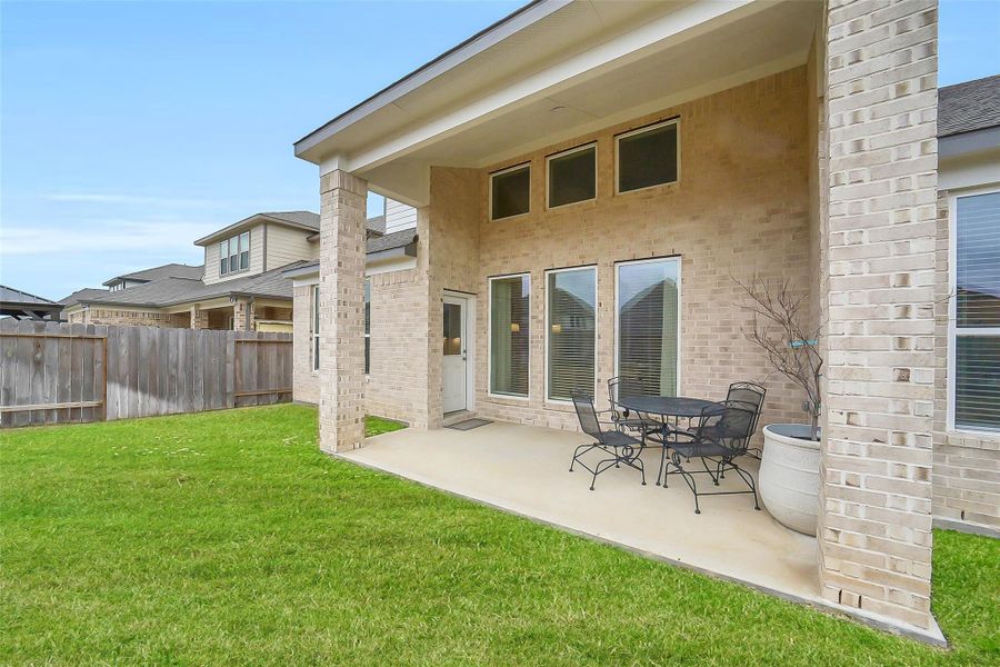 Exterior details and patio area of a home in Beacon Hill, Waller (Image 3).