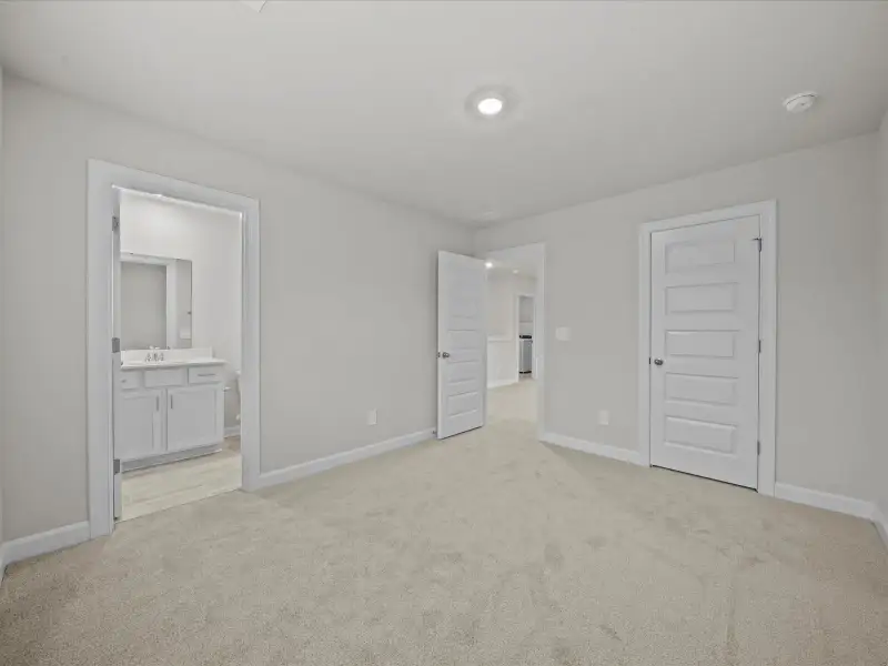 Spacious, unfurnished interior of a new home in Wexford Park, Fountain Inn (Image 19).