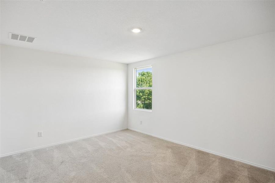 Spacious, unfurnished interior of a new home in Trinity West, Dallas (Image 22).