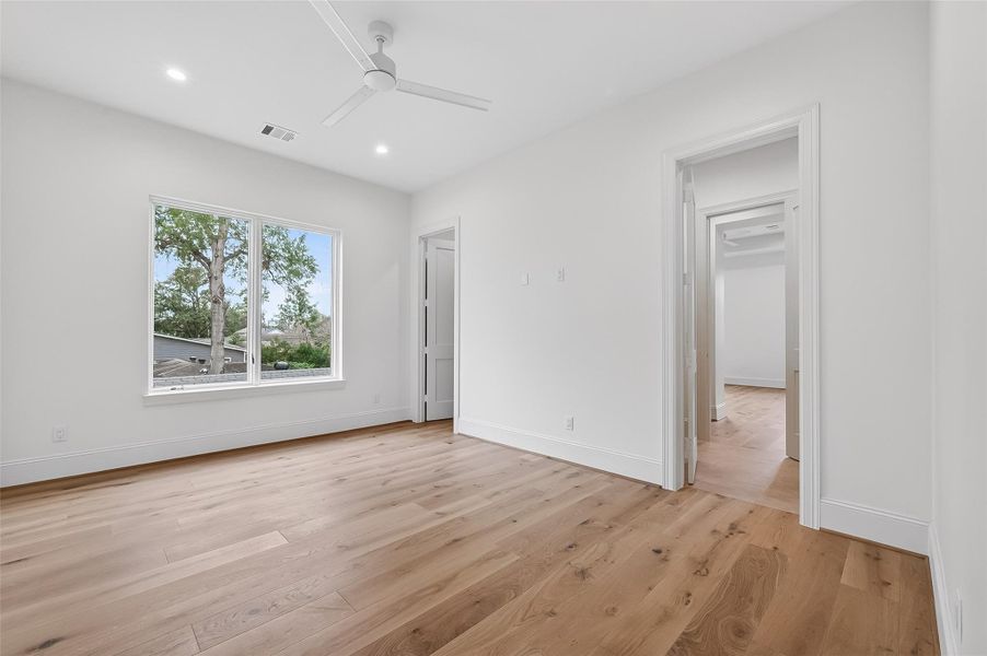 Spacious, unfurnished interior of a new home in , Houston (Image 12).