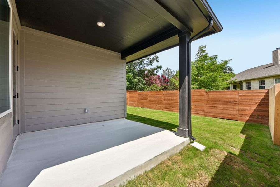 Exterior details and patio area of a home in Parkton Square, Kyle (Image 26).