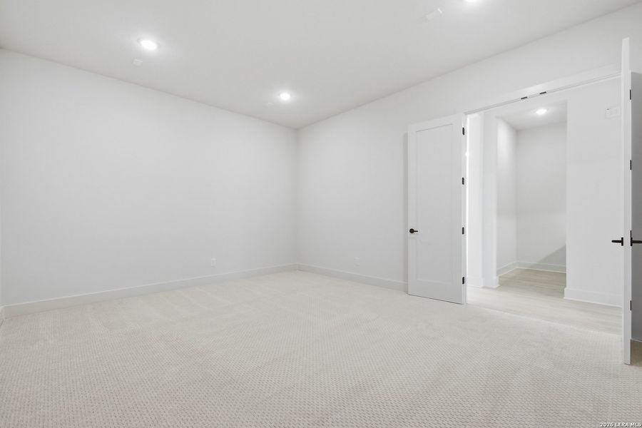 Spacious, unfurnished interior of a new home in Shavano Highlands, San Antonio (Image 37). Spacious, unfurnished interior of a new home in Shavano Highlands, San Antonio (Image 37).