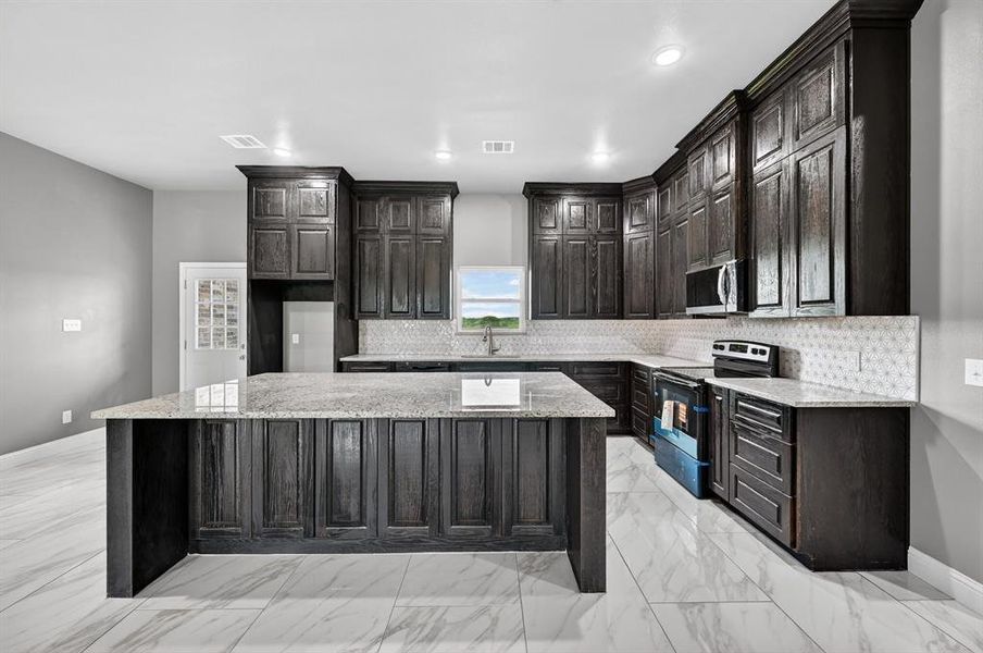 Furnished interior view inside a new home in , Grandview (Image 4).