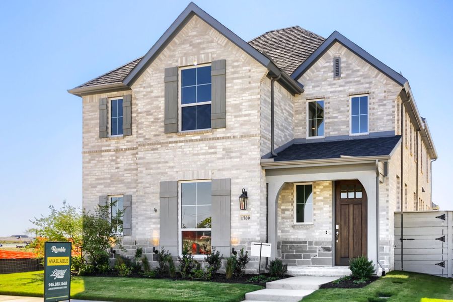 1709 Clover Fern - Front Elevation