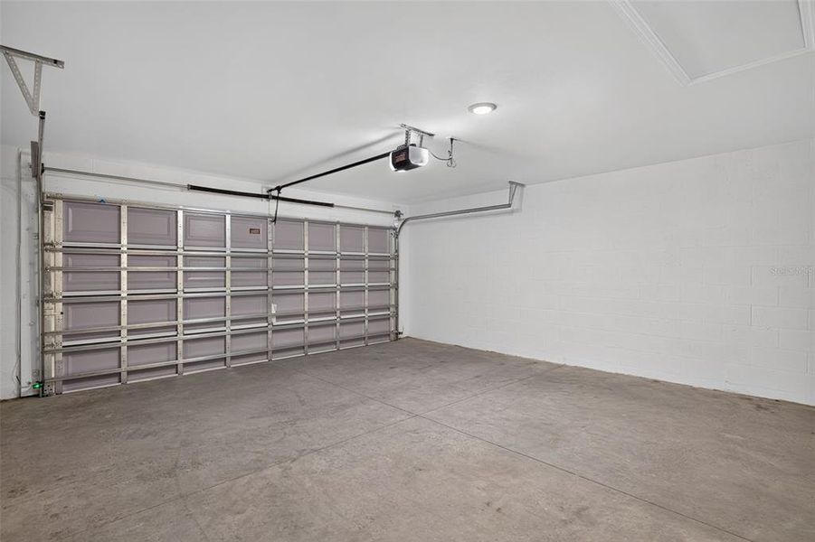 Spacious, unfurnished interior of a new home in , Port Charlotte (Image 19).