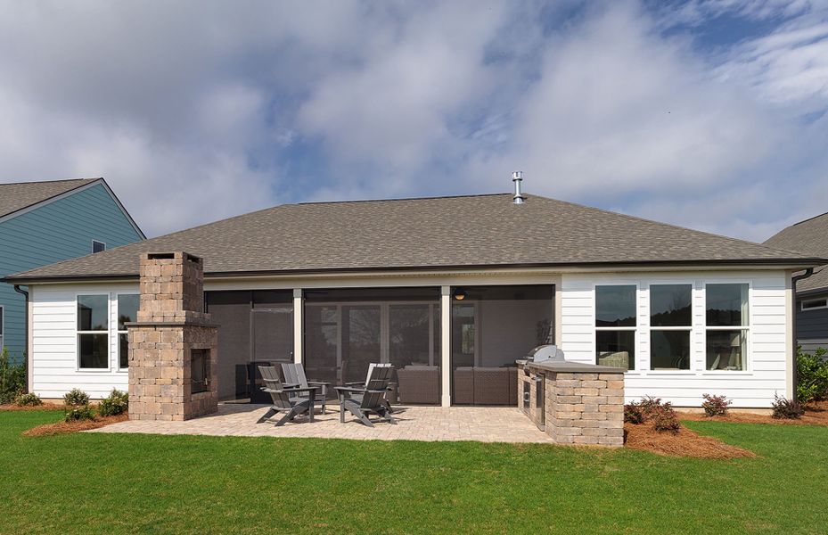 Exterior details and patio area of a home in Del Webb Savannah at Heartwood, Richmond Hill (Image 3).