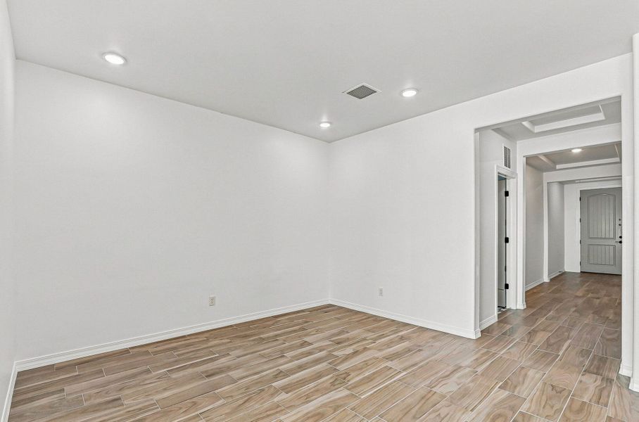 Spacious, unfurnished interior of a new home in Emerald Estates, Horizon City (Image 23). Spacious, unfurnished interior of a new home in Emerald Estates, Horizon City (Image 23).