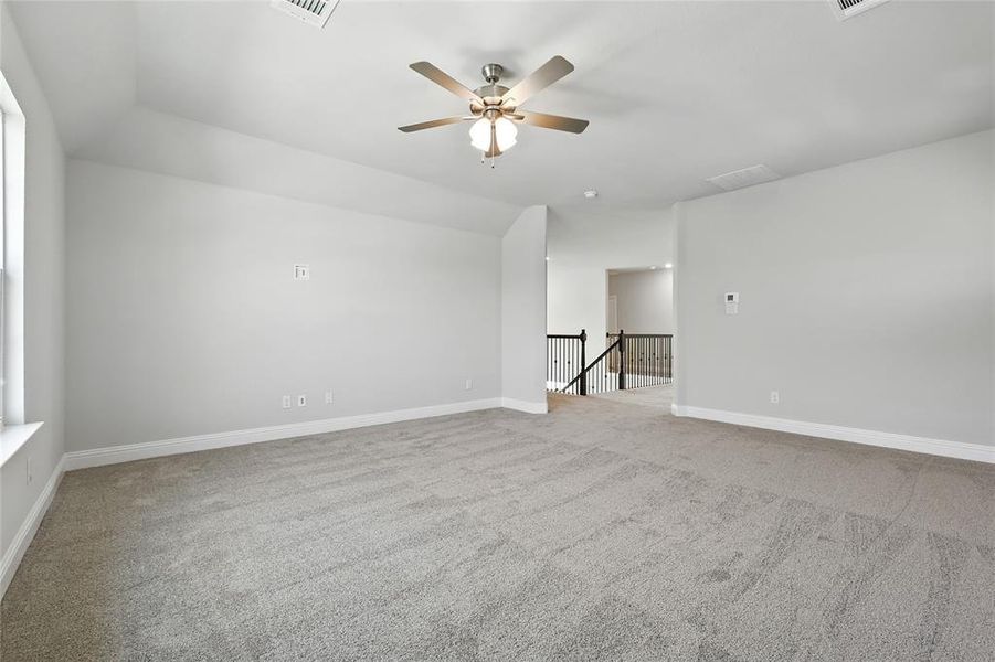 Spacious, unfurnished interior of a new home in Ridge Crossing, Waxahachie (Image 16).