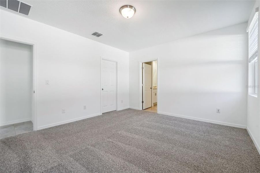 Spacious, unfurnished interior of a new home in Fox Pointe at Rivers Edge, Leesburg (Image 19).