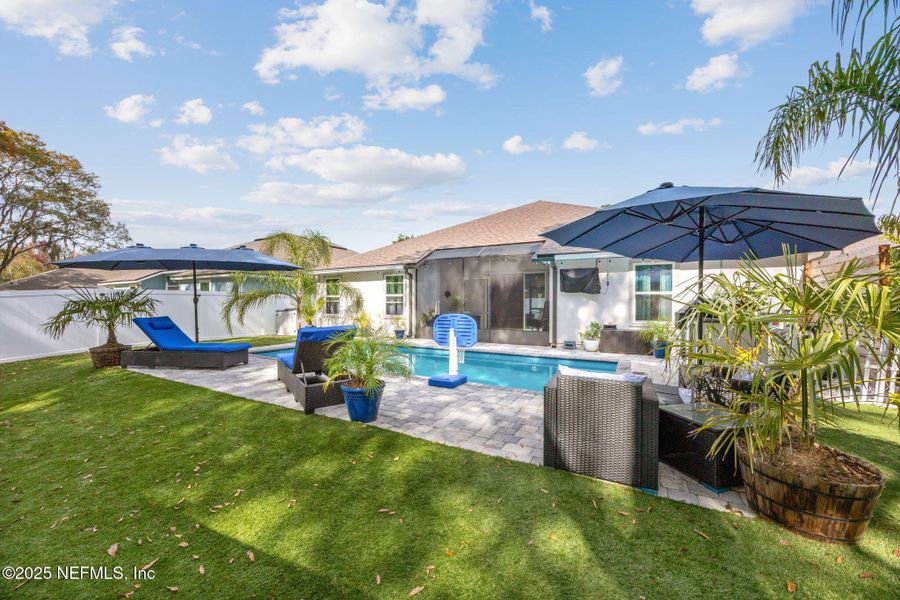 Exterior details and patio area of a home in Pecan Ridge, Jacksonville (Image 3).