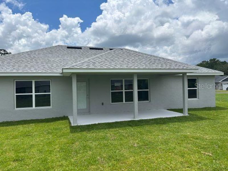 Exterior details and patio area of a home in Juliette Falls, Dunnellon (Image 3).