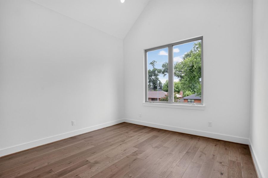 Spacious, unfurnished interior of a new home in , Houston (Image 33).