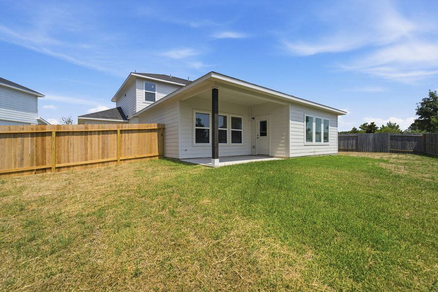 Exterior details and patio area of a home in Magnolia Springs, Montgomery (Image 25).