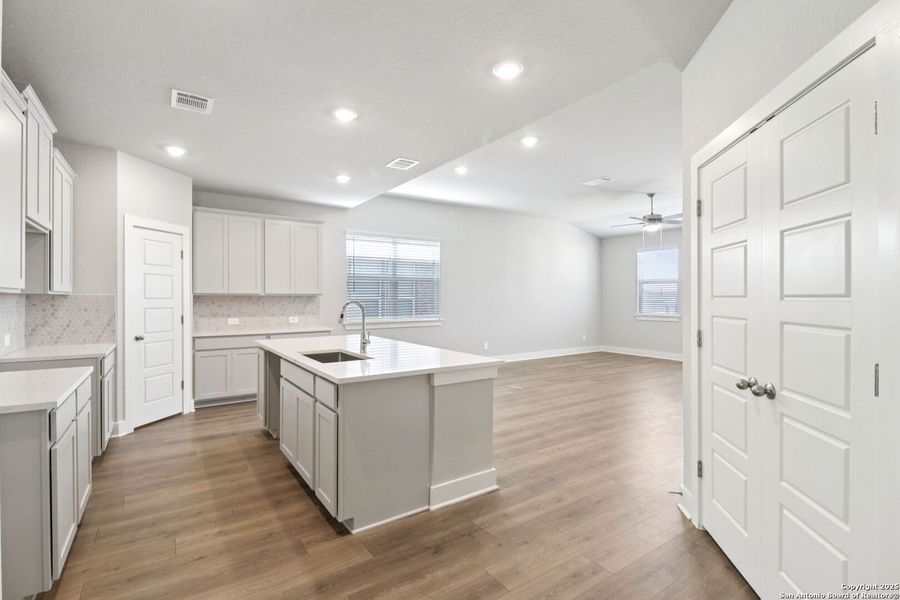 Furnished interior view inside a new home in Thomas Pond, San Antonio (Image 10). Furnished interior view inside a new home in Thomas Pond, San Antonio (Image 10).