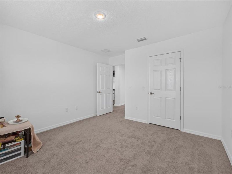 Spacious, unfurnished interior of a new home in Storey Creek, Kissimmee (Image 24).