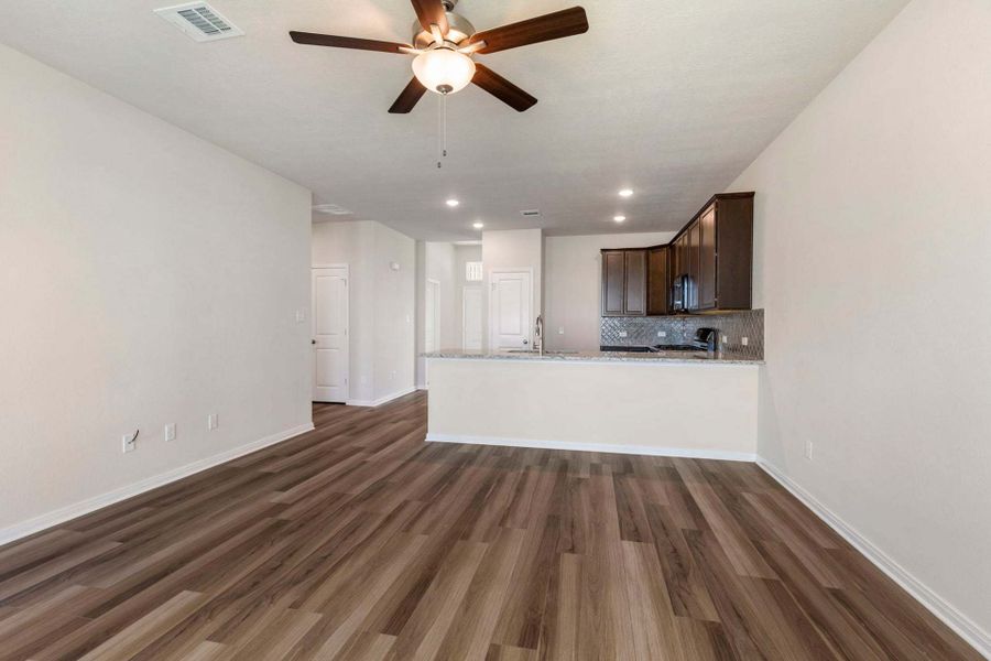 2D floor plan layout for the The 1443 by Stylecraft Builders in Sterling Ridge, Huntsville, TX (Image 15).