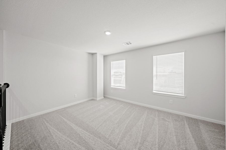 Spacious, unfurnished interior of a new home in Paloma at Sanford Farms, Waller (Image 17).