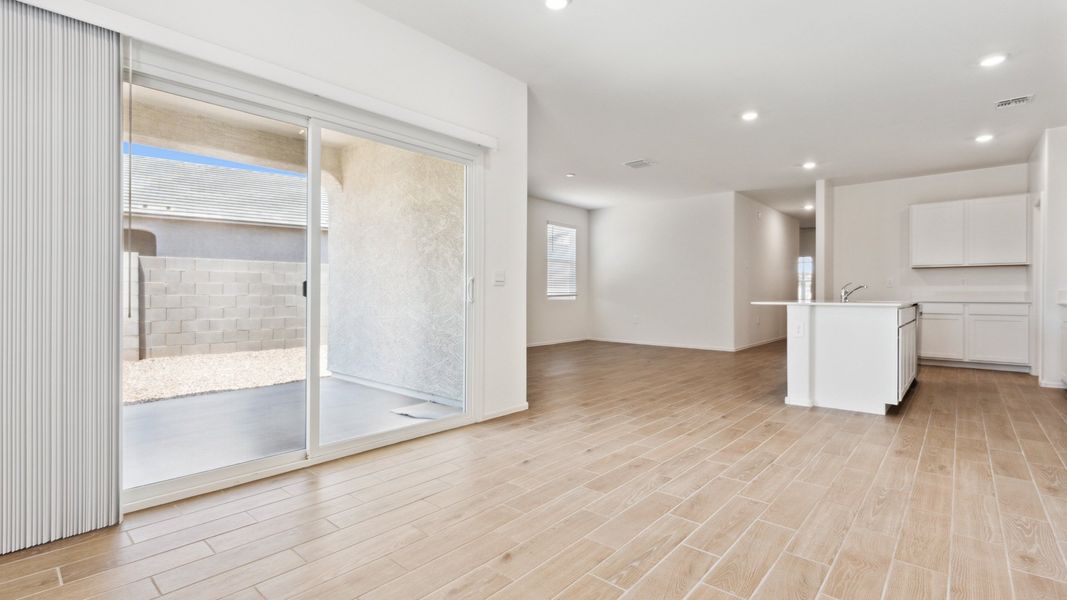 Spacious, unfurnished interior of a new home in Rio Rancho Estates, Wittmann (Image 17).