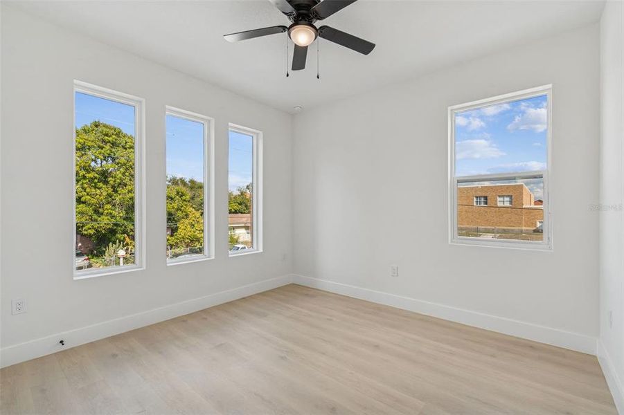 Spacious, unfurnished interior of a new home in , Tampa (Image 75).