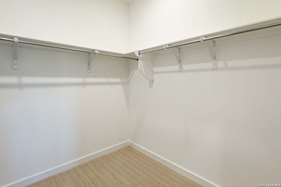 Spacious, unfurnished interior of a new home in Venado Crossing, Cibolo (Image 21).