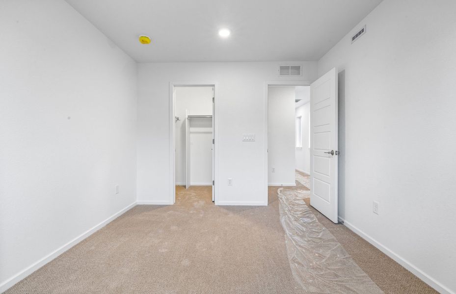Spacious, unfurnished interior of a new home in Painted Prairie, Aurora (Image 25).