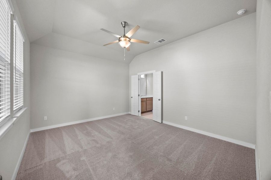 Spacious, unfurnished interior of a new home in Lakeside at Tessera, Lago Vista (Image 19). Spacious, unfurnished interior of a new home in Lakeside at Tessera, Lago Vista (Image 19).