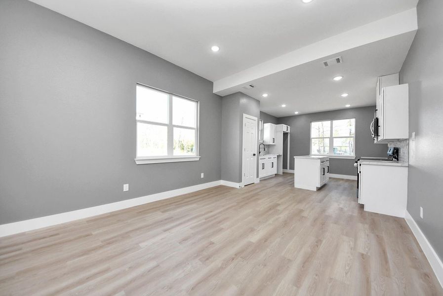 Spacious, unfurnished interior of a new home in , Conroe (Image 24). Spacious, unfurnished interior of a new home in , Conroe (Image 24).