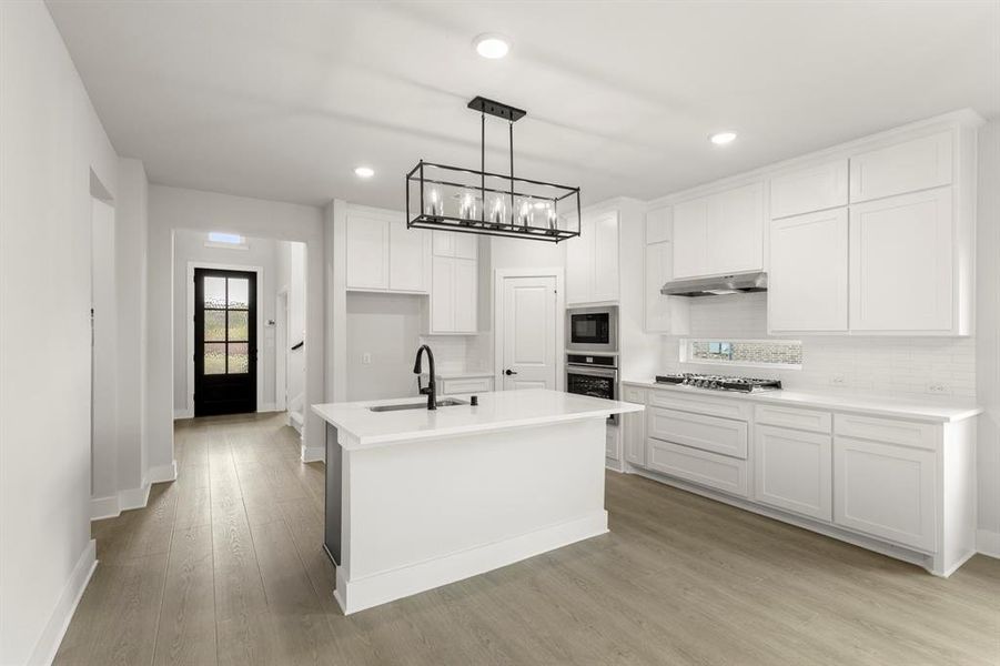 07. 924 Gold Finch - Kitchen (2)