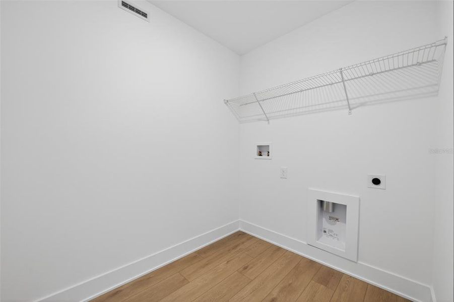 Spacious, unfurnished interior of a new home in , Winter Garden (Image 26).