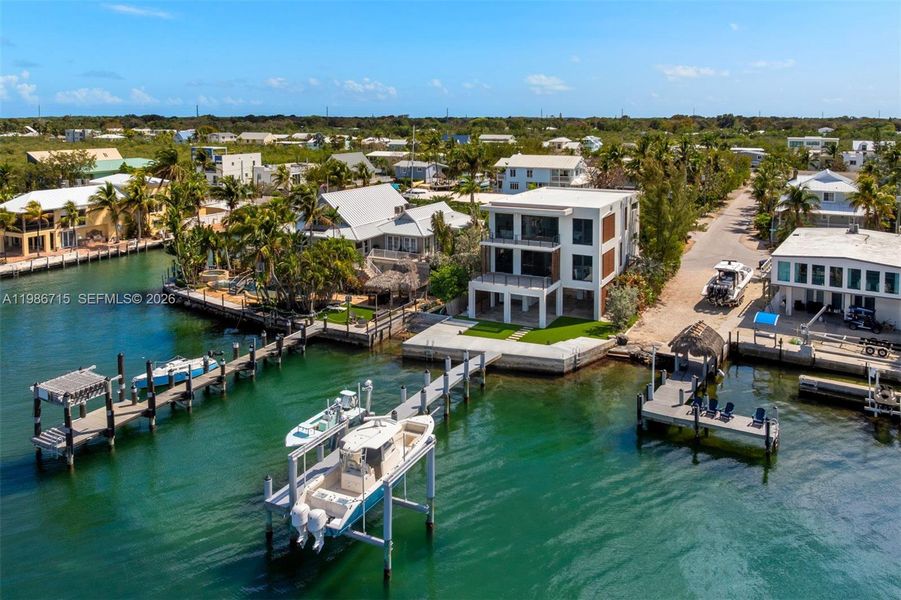 Condo located in Key Largo, FL showcasing its design and architecture (Image 7). Condo located in Key Largo, FL showcasing its design and architecture (Image 7).