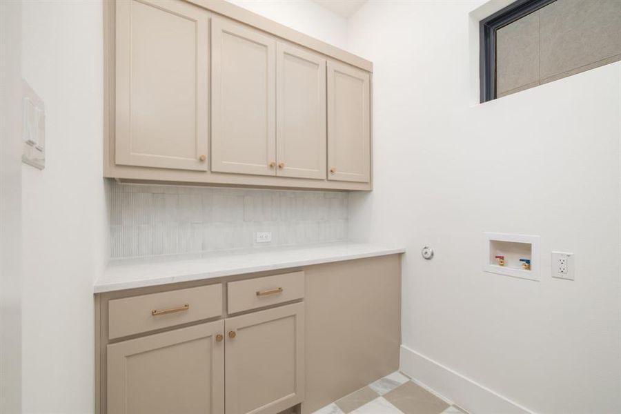 Furnished interior view inside a new home in Dove Station, Grapevine (Image 33).