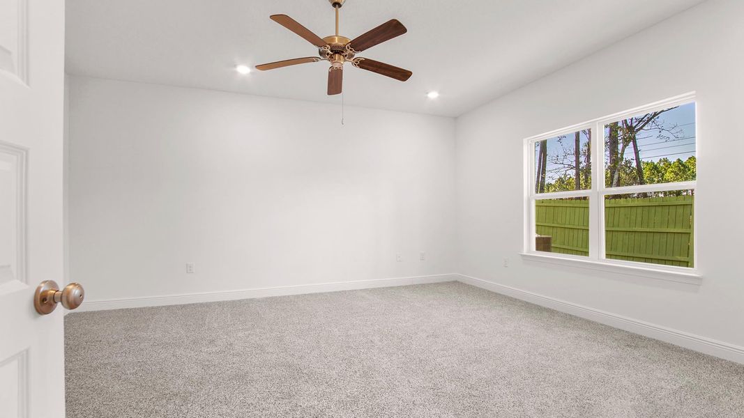 Spacious, unfurnished interior of a new home in Owl's Head Farms, Freeport (Image 11).