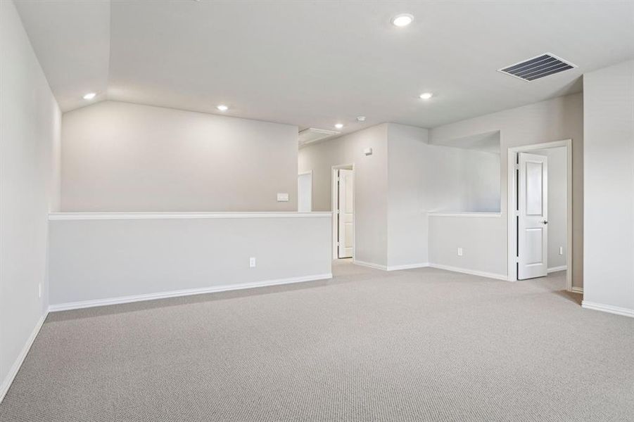 Spacious, unfurnished interior of a new home in Windmore, Princeton (Image 29).