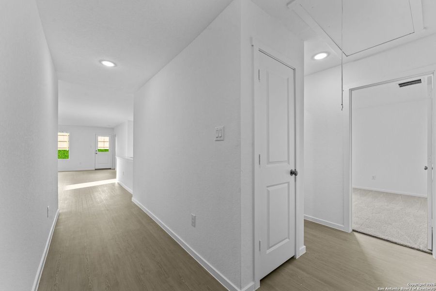 Spacious, unfurnished interior of a new home in Steelwood Trails: Watermill Collection, New Braunfels (Image 25).