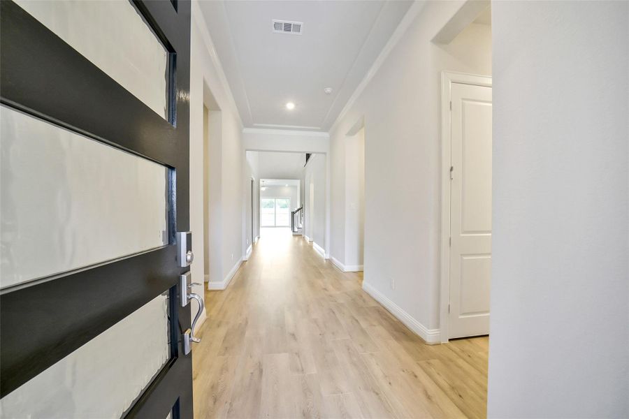 Spacious, unfurnished interior of a new home in Sienna 65', Missouri City (Image 46).