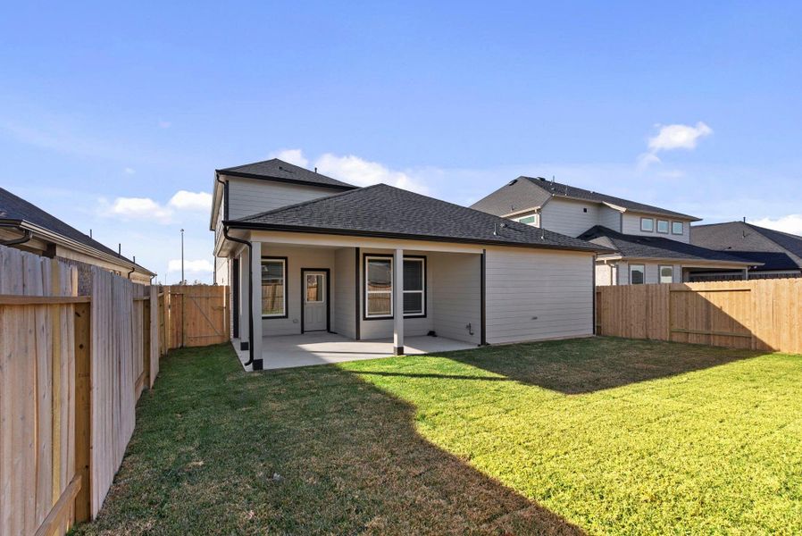 Exterior details and patio area of a home in Morton Creek Ranch, Katy (Image 4).