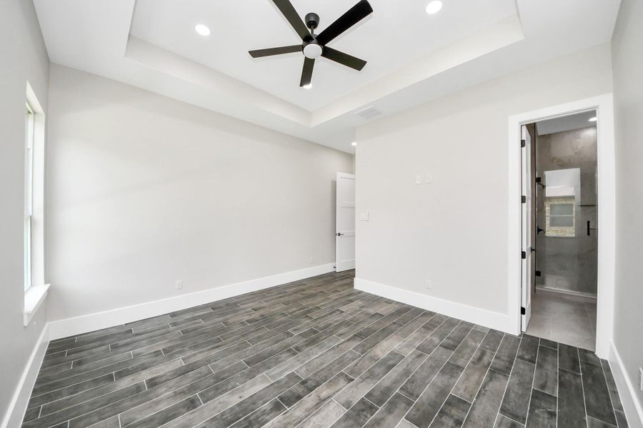 Spacious, unfurnished interior of a new home in , Porter (Image 29).