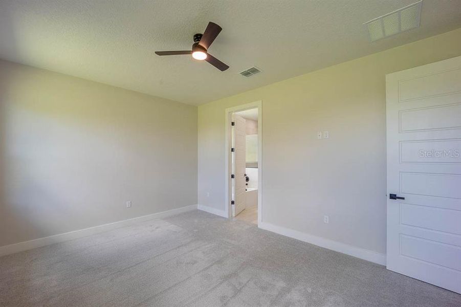 Spacious, unfurnished interior of a new home in , St. Cloud (Image 23).