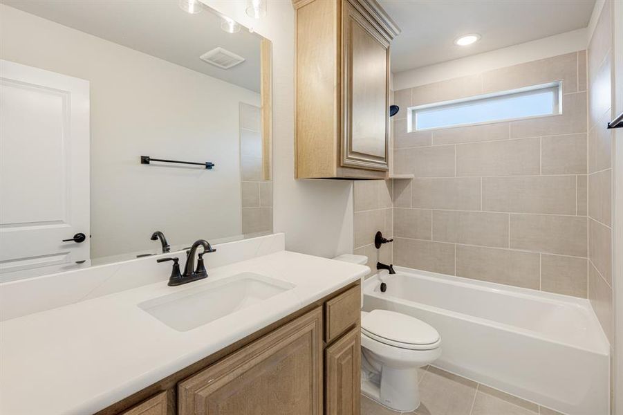 Furnished interior view inside a new home in Sunrise at Garden Valley 60-79, Waxahachie (Image 7). Furnished interior view inside a new home in Sunrise at Garden Valley 60-79, Waxahachie (Image 7).