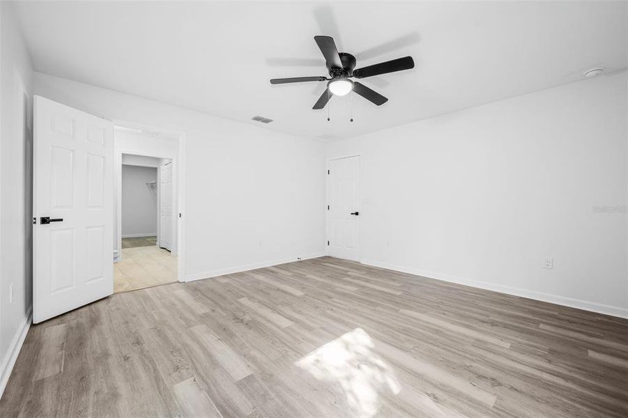 Spacious, unfurnished interior of a new home in , Gainesville (Image 31).