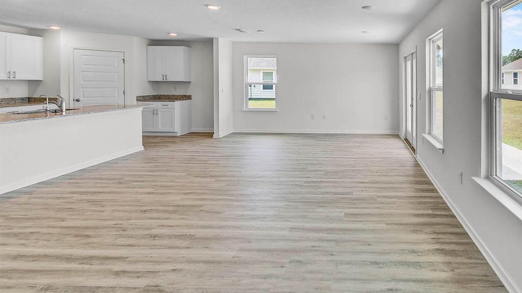 Representative unfurnished interior of a home built from the Lismore by D.R. Horton in Ashton Park Phase III, Freeport (Image 18).