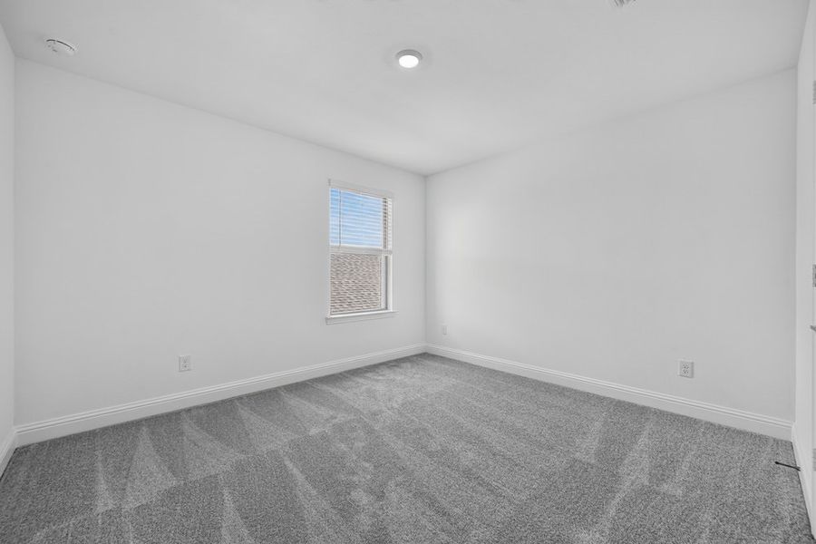Spacious, unfurnished interior of a new home in Madero 50s, Fort Worth (Image 23).