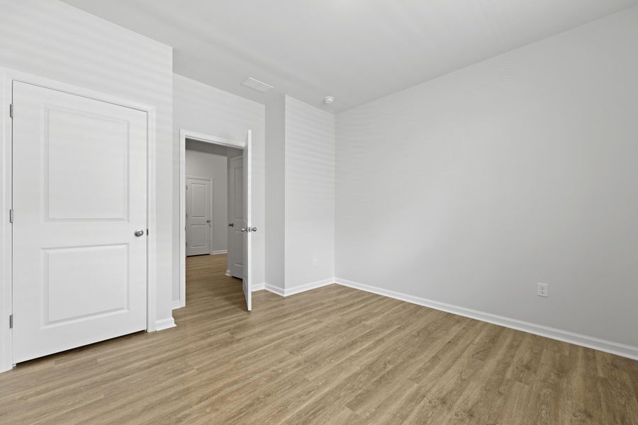 Spacious, unfurnished interior of a new home in Pineview North, Summerville (Image 16).