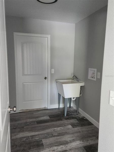 Furnished interior view inside a new home in , Dunnellon (Image 9).