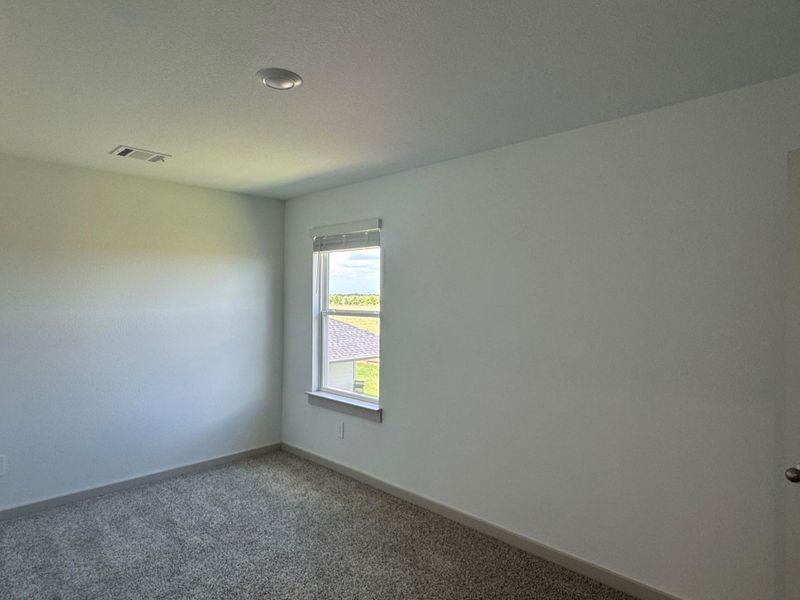 Spacious, unfurnished interior of a new home in Highland Village, Nome (Image 10).