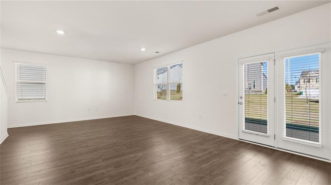 Spacious, unfurnished interior of a new home in Poplar Preserve, Newnan (Image 25).