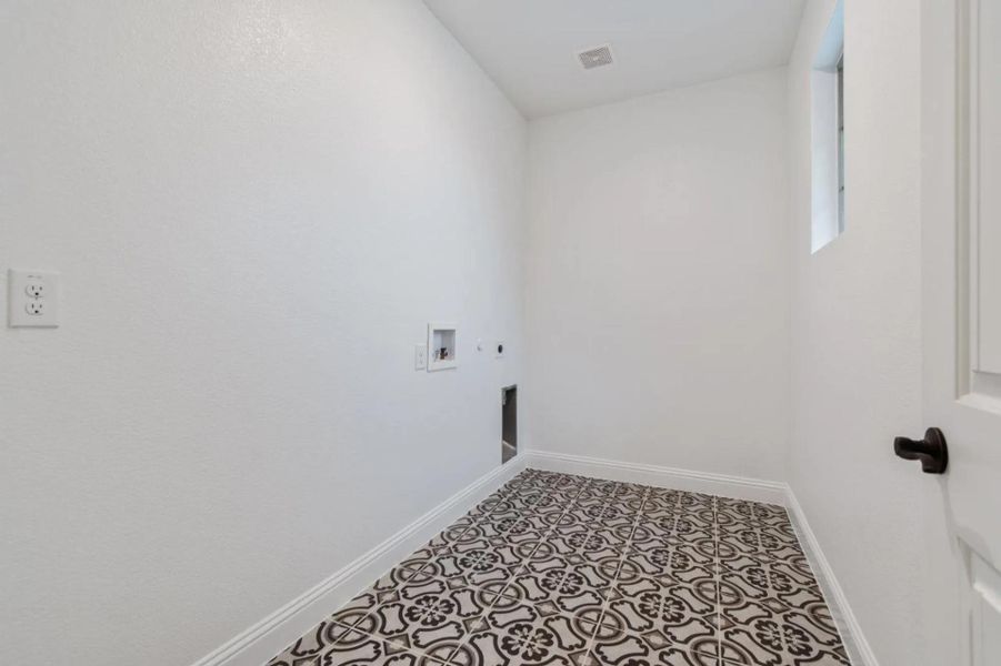 Image 202 representing the Concept 2373 by Landsea Homes in Coyote Crossing, Godley, TX. Image 202 representing the Concept 2373 by Landsea Homes in Coyote Crossing, Godley, TX.