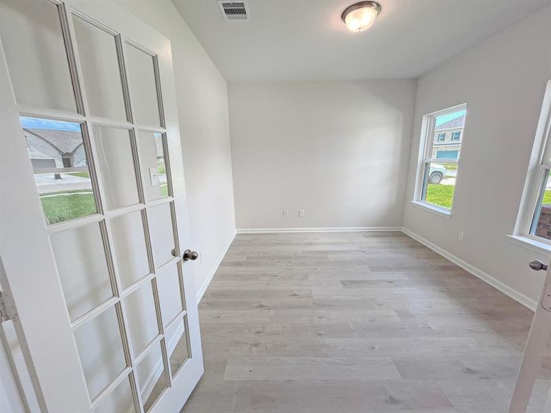 Spacious, unfurnished interior of a new home in , Blue Ridge (Image 11).
