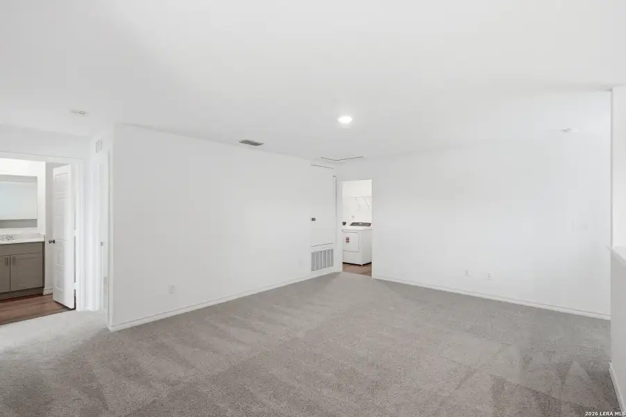 Spacious, unfurnished interior of a new home in Vista Real, Converse (Image 20).